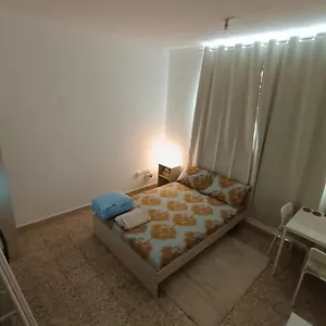 Affordable Transient - Not A - Sharing Kitchen And Washrooms Homestay